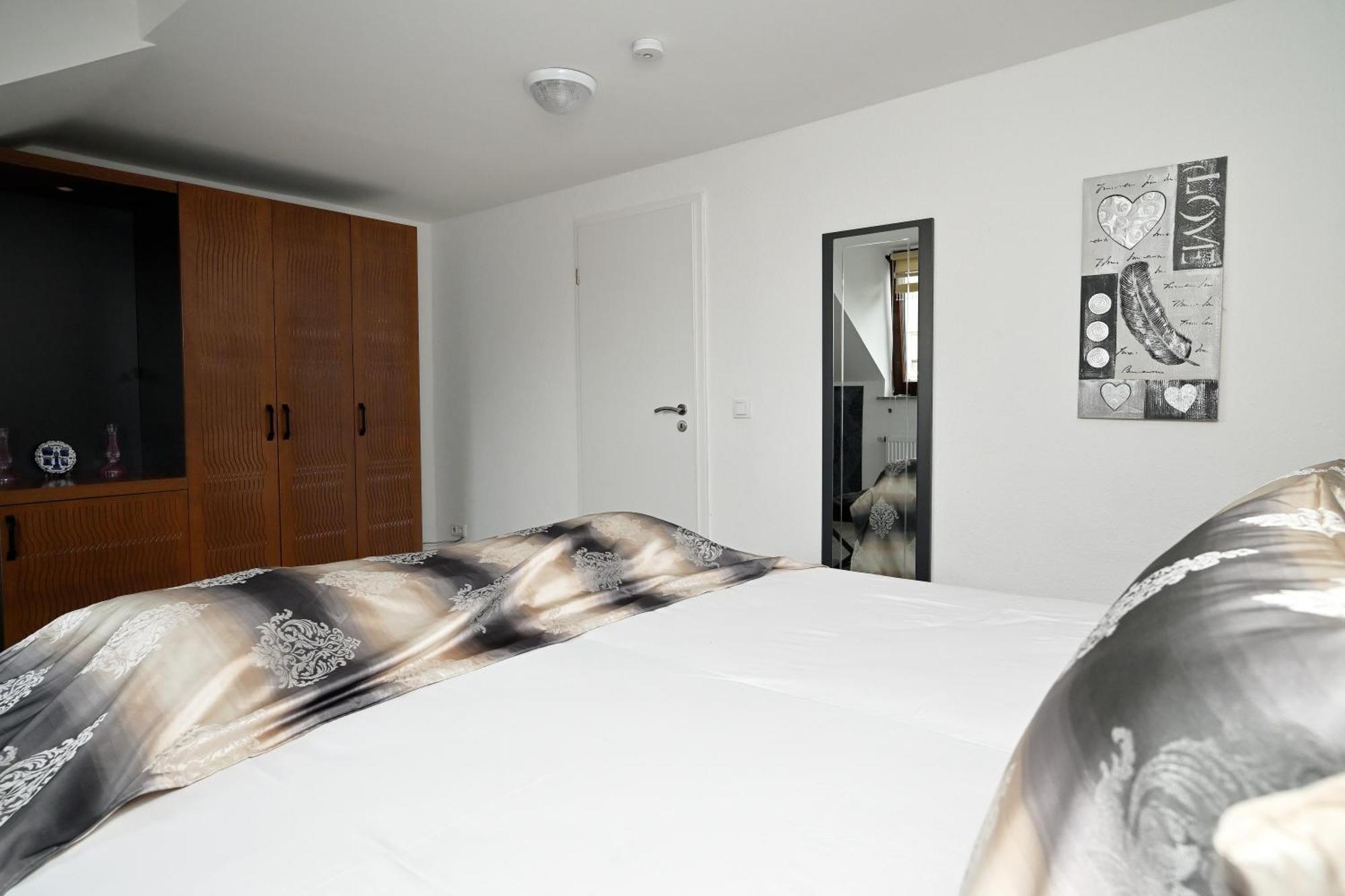 Ferienwohnung&Aparts By Kispet Group Hotels In Oberhausen Oberhausen  Exterior photo